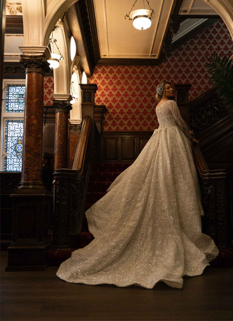 EVA WHITE GOWN WITH LONG TRAIN